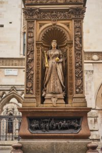 Statue Queen Victoria, orb, sceptre, frieze of journey to Guildhall, 1837, The Strand, London Statue Queen Victoria, orb, sceptre, frieze of journey to Guildhall, 1837, The Strand, London