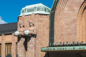 Helsinki, Finnland, Hauptbahnhof, Jugendstil und Neoklassizismus, Statuen von Emil Wikström Helsinki, Finnland, Hauptbahnhof, Jugendstil und Neoklassizismus, Statuen von Emil Wikström