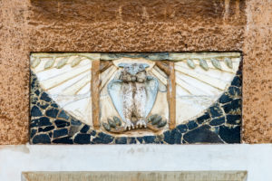 Helsinki, Art Nouveau architecture in Eira district, Juvilakatu, detail, owl