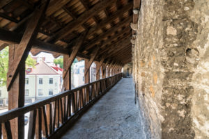 Estland, Tallinn, mittelalterliche Stadtmauer, Kanne-Mauer, Gang Estland, Tallinn, mittelalterliche Stadtmauer, Kanne-Mauer, Gang