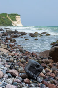 Baltic Sea, island of Rügen, Cape Arkona, beach, canisters, plastic waste, rubbish problem