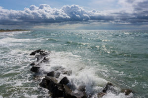 Ostsee, Fischland, Darss, Seebad Wustrow, Strand, Blick von der Seebrücke, Wellenbrecher, Gischt Ostsee, Fischland, Darss, Seebad Wustrow, Strand, Blick von der Seebrücke, Wellenbrecher, Gischt