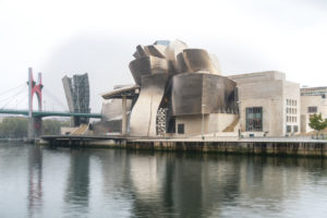 Spain, Bilbao, Guggenheim Museum, Rio Nervion Spain, Bilbao, Guggenheim Museum, Rio Nervion