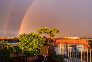 Berlin, Dachterrasse, Regenbogen, Nebenregenbogen, Alexanders dunkles Band Berlin, Dachterrasse, Regenbogen, Nebenregenbogen, Alexanders dunkles Band