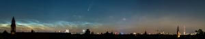 Komet „Neowise“(C/2020 F3) und leuchtende Nachtwolken (NLC) über Berlin, Panorama Komet „Neowise“(C/2020 F3) und leuchtende Nachtwolken (NLC) über Berlin, Panorama