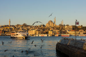 Türkei, Istanbul, Bosporus, Karaköy, Morgenstimmung, Blick zur Süleyman-Moschee, Möwen Türkei, Istanbul, Bosporus, Karaköy, Morgenstimmung, Blick zur Süleyman-Moschee, Möwen