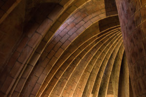 Barcelona, Casa Milá, La Pedrera, Antoni Gaudi, Architekturdenkmal, Innenraum mit Kuppel Barcelona, Casa Milá, La Pedrera, Antoni Gaudi, Architekturdenkmal, Innenraum mit Kuppel