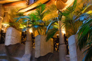 Barcelona, Casa Milá, La Pedrera, Antoni Gaudi, Architekturdenkmal, Innenaufgang, Freitreppe Barcelona, Casa Milá, La Pedrera, Antoni Gaudi, Architekturdenkmal, Innenaufgang, Freitreppe