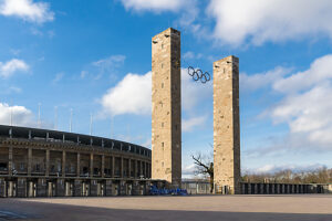Olympic Stadium Berlin, main entrance, east gate, Preussenturm and Bayernturm, Olympic rings