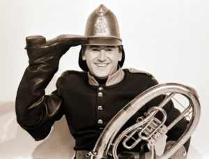 The young pop singer Roland Neudert 1969 as fire chief in the well-known DFF entertainment program "There is music in it" from the house of the cheerful muse in Leipzig The young pop singer Roland Neudert 1969 as fire chief in the well-known DFF entertainment program "There is music in it" from the house of the cheerful muse in Leipzig