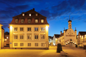 Rathausplatz mit Rathaus, Kempten, Schwaben, Bayern, Deutschland Rathausplatz mit Rathaus, Kempten, Schwaben, Bayern, Deutschland
