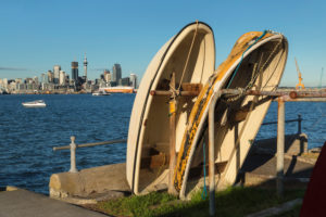 Boote an der Promenade von Devonport, Skyline von Auckland, Nordinsel, Neuseeland, Ozeanien Boote an der Promenade von Devonport, Skyline von Auckland, Nordinsel, Neuseeland, Ozeanien