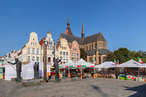 Marketplace Neuer Markt with Marienkirche, Rostock, Mecklenburg-Vorpommern, Germany