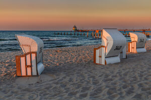 Beach chairs on the beach of Zingst with pier, Fischland-Darß-Zingst peninsula, Mecklenburg-Vorpommern, Germany