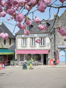 Europa, Frankreich, Bretagne, Hülgaot, Straßenreinigung Europa, Frankreich, Bretagne, Hülgaot, Straßenreinigung