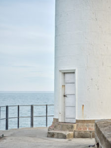 Leuchtturm auf der Mole Raoulic in Audierne in der Bretagne. Leuchtturm auf der Mole Raoulic in Audierne in der Bretagne.