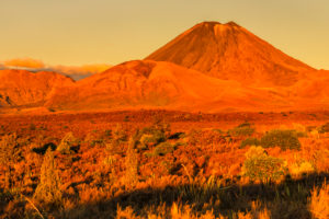 Mount Ruapehu bei Sonnenuntergang, Tongariro National Park, UNESCO Weltnaturerbe, Ruapehu, Nordinsel, Neuseeland, Ozeanien Mount Ruapehu bei Sonnenuntergang, Tongariro National Park, UNESCO Weltnaturerbe, Ruapehu, Nordinsel, Neuseeland, Ozeanien