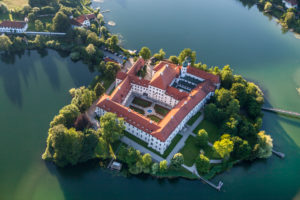 Kloster Seeon am Seeoner See aus der Luft, Gemeinde Seeon-Seebruck, Chiemgau, Oberbayern, Bayern, Süddeutschland, Deutschland, Europa Kloster Seeon am Seeoner See aus der Luft, Gemeinde Seeon-Seebruck, Chiemgau, Oberbayern, Bayern, Süddeutschland, Deutschland, Europa