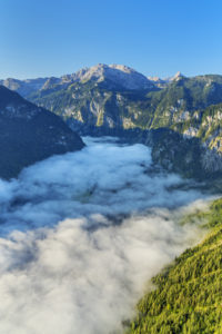 Blick von der Archenkanzel über den Königssee zum Funtenseetauern (2.578 m) im Steinernen Meer, Schönau am Königssee, Oberbayern, Bayern, Süddeutschland, Deutschland Blick von der Archenkanzel über den Königssee zum Funtenseetauern (2.578 m) im Steinernen Meer, Schönau am Königssee, Oberbayern, Bayern, Süddeutschland, Deutschland