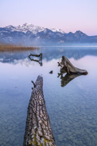 Kochelsee vor Herzogstand und Heimgarten, Kochel am See, Oberbayern, Bayern, Deutschland Kochelsee vor Herzogstand und Heimgarten, Kochel am See, Oberbayern, Bayern, Deutschland