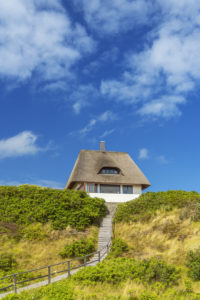 Reetdachhaus in Hörnum, Insel Sylt, Nordfriesland, Schleswig-Holstein, Norddeutschland, Deutschland, Europa Reetdachhaus in Hörnum, Insel Sylt, Nordfriesland, Schleswig-Holstein, Norddeutschland, Deutschland, Europa