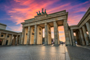 Sonnenuntergang am Brandenburger Tor in Berlin, Deutschland Sonnenuntergang am Brandenburger Tor in Berlin, Deutschland