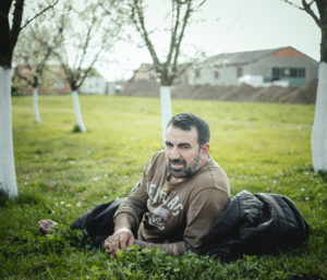 Refugee camp of Sid at the border between Serbia and Croatia. As the border to Hungary is no longer an alternative, more and more refugees try to cross the border to Croatia. The way to the border, 4 km away from the camp. Every night people try to cross into the EU. Hajdar Hassan, Jeside, 35 Jahre alt. Er ist zusammen mit seinem Bruder Derwish Mirat aus dem Irak geflohen, beide jeweils mit ihrem ältesten Sohn. Ihre beiden Frauen sind mit den anderen Kinder noch im Irak, leben versteckt bei anderen Familien. Ihr Dorf wurde vom IS zerstört. Refugee camp of Sid at the border between Serbia and Croatia. As the border to Hungary is no longer an alternative, more and more refugees try to cross the border to Croatia. The way to the border, 4 km away from the camp. Every night people try to cross into the EU. Hajdar Hassan, Jeside, 35 Jahre alt. Er ist zusammen mit seinem Bruder Derwish Mirat aus dem Irak geflohen, beide jeweils mit ihrem ältesten Sohn. Ihre beiden Frauen sind mit den anderen Kinder noch im Irak, leben versteckt bei anderen Familien. Ihr Dorf wurde vom IS zerstört.