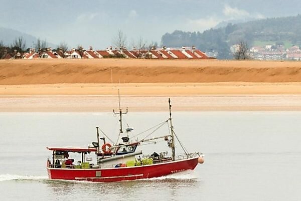 Fishing boat, a Cantabrian fishing boat.