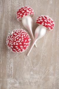 Weihnachtskugel, rot, beschneit, Fliegenpilze, Weihnachtskugel, rot, beschneit, Fliegenpilze,
