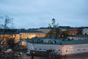 Stadtansicht von Helsinki mit Dom im Hintergrund Stadtansicht von Helsinki mit Dom im Hintergrund