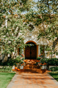 USA, California, Los Angeles, drive through Beverly Hills, autumnally decorated entrance area of a villa USA, California, Los Angeles, drive through Beverly Hills, autumnally decorated entrance area of a villa