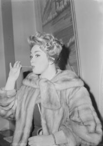 did rosemary clooney smoke cigarettes Bildagentur | mauritius images