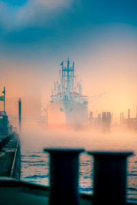 Deutschland, Hamburg, Elbe, Hafen, St. Pauli, Landungsbrücken, Elbphilharmonie, Cap San Diego. Deutschland, Hamburg, Elbe, Hafen, St. Pauli, Landungsbrücken, Elbphilharmonie, Cap San Diego.