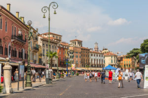 Restaurants and Cafes, Piazza Bra, Verona, Veneto, Italy, Europe Restaurants and Cafes, Piazza Bra, Verona, Veneto, Italy, Europe