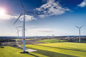 Energiewirtschaft, Windenergie, Windpark in Niedersachsen, Windräder auf landwirtschaftlichen Flächen, Landschaft mit Ackerbau Energiewirtschaft, Windenergie, Windpark in Niedersachsen, Windräder auf landwirtschaftlichen Flächen, Landschaft mit Ackerbau
