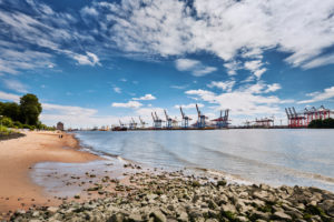 Germany, Northern Germany, Hamburg, Altona, port city, sea customs port, Elbe, Elbe beach at Övelgönne, Othmarschen, sandy beach, container terminal Burchardkai, view, expanse Germany, Northern Germany, Hamburg, Altona, port city, sea customs port, Elbe, Elbe beach at Övelgönne, Othmarschen, sandy beach, container terminal Burchardkai, view, expanse