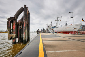 Deutschland, Norddeutschland, Hafenstadt, Hamburg, Seehafen, Elbe, Hamburger Hafen, Überseebrücke, Anlegeplatz am Pier, Museumsschiff Cap San Diego, ehemaliger Stückgutfrachter in Südamerika Deutschland, Norddeutschland, Hafenstadt, Hamburg, Seehafen, Elbe, Hamburger Hafen, Überseebrücke, Anlegeplatz am Pier, Museumsschiff Cap San Diego, ehemaliger Stückgutfrachter in Südamerika