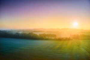 Deutschland, Norddeutschland, Mecklenburg-Vorpommern, Elbvorland bei Boizenburg, Elbhang Vierwald, Luftaufnahme bei Sonnenaufgang, goldene Stunde, farbiger Himmel, Elbtalaue mit Wiesen im Morgennebel, Gegenlicht Deutschland, Norddeutschland, Mecklenburg-Vorpommern, Elbvorland bei Boizenburg, Elbhang Vierwald, Luftaufnahme bei Sonnenaufgang, goldene Stunde, farbiger Himmel, Elbtalaue mit Wiesen im Morgennebel, Gegenlicht