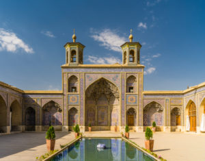 Innenhof der Nasir-al-Molk Moschee in Shiraz Innenhof der Nasir-al-Molk Moschee in Shiraz