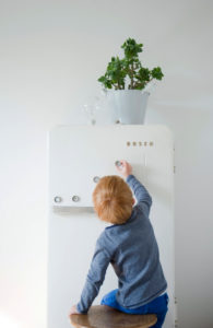 DIY, flower pot on fridge, child fix fridge magnets made of bottle cap DIY, flower pot on fridge, child fix fridge magnets made of bottle cap