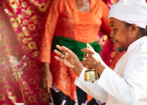 Priest, blessing, sprinkling water, white garment, view to the side, reportage, traditional wedding, Bali, Indonesia, Asia Priest, blessing, sprinkling water, white garment, view to the side, reportage, traditional wedding, Bali, Indonesia, Asia