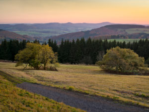 Deutschland, Hessen, Naturpark Hessische Rhön, UNESCO-Biosphärenreservat, Abendstimmung an der Wasserkuppe Deutschland, Hessen, Naturpark Hessische Rhön, UNESCO-Biosphärenreservat, Abendstimmung an der Wasserkuppe