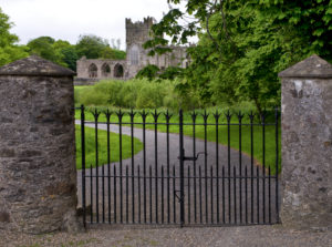 Irland, County Wexford, Tintern Abbey auf der Hook Halbinsel, Zisterzienserkloster aus dem 12. Jahrhundert Irland, County Wexford, Tintern Abbey auf der Hook Halbinsel, Zisterzienserkloster aus dem 12. Jahrhundert