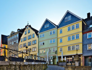 Europa, Deutschland, Hessen, Lahn-Dill-Kreis, Lahn-Dill-Bergland, Wetzlar, Altstadt am Kornmarkt, Brunnen, Kaiserfigur Europa, Deutschland, Hessen, Lahn-Dill-Kreis, Lahn-Dill-Bergland, Wetzlar, Altstadt am Kornmarkt, Brunnen, Kaiserfigur