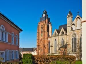 Europe, Germany, Hesse, Lahn-Dill-Kreis, Lahn-Dill-Bergland, Wetzlar, south view of Stiftskirche St. Maria (cathedral), view from Goethestrasse, south view Europe, Germany, Hesse, Lahn-Dill-Kreis, Lahn-Dill-Bergland, Wetzlar, south view of Stiftskirche St. Maria (cathedral), view from Goethestrasse, south view