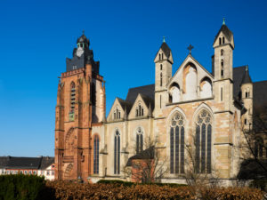 Europe, Germany, Hesse, Lahn-Dill-Kreis, Lahn-Dill-Bergland, Wetzlar, south view of Stiftskirche St. Maria (cathedral), view from Goethestrasse, south view Europe, Germany, Hesse, Lahn-Dill-Kreis, Lahn-Dill-Bergland, Wetzlar, south view of Stiftskirche St. Maria (cathedral), view from Goethestrasse, south view