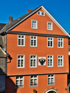 Europe, Germany, Hesse, Lahn-Dill-Kreis, Lahn-Dill-Bergland, Wetzlar, Schwarzadlergasse at the fish market with the former Reichskammergericht, city arms (imperial eagle) Europe, Germany, Hesse, Lahn-Dill-Kreis, Lahn-Dill-Bergland, Wetzlar, Schwarzadlergasse at the fish market with the former Reichskammergericht, city arms (imperial eagle)