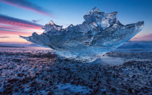 Klares Gletschereis am Strand bei Jökulsarlon Klares Gletschereis am Strand bei Jökulsarlon