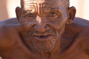 Alter Buschmann vom Stamm der San, Kalahari, Namibia, Afrika Alter Buschmann vom Stamm der San, Kalahari, Namibia, Afrika