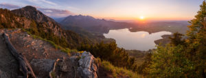 Blick auf den Kochelsee, mit Jochberg und Herzogstand Blick auf den Kochelsee, mit Jochberg und Herzogstand